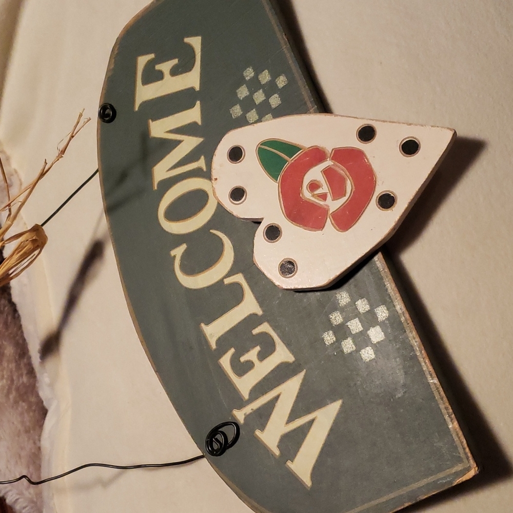 12 Interchangeable wood welcome sign